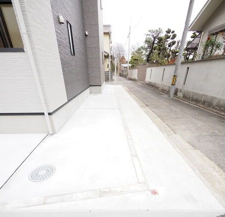 アルカーサ道徳新町の駐車場