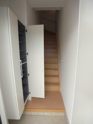 ネオ壱番館の玄関