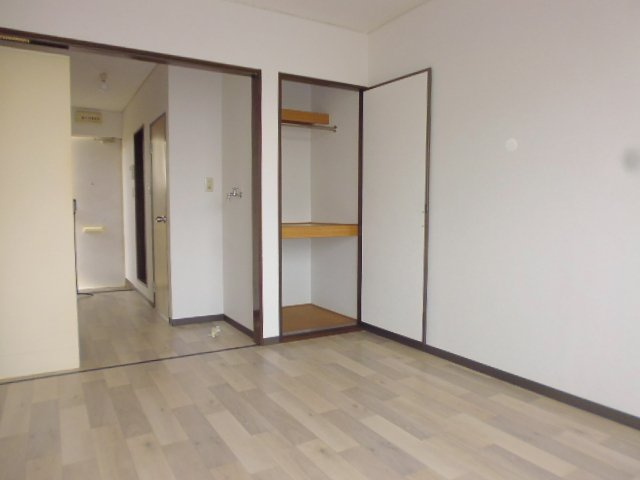 倉敷市福田町古新田のアパートの寝室|洋室