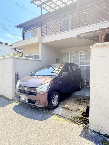 的形戸建ての駐車場