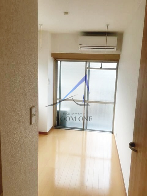 カールトンコートの居間・リビング|洋室のお部屋です。