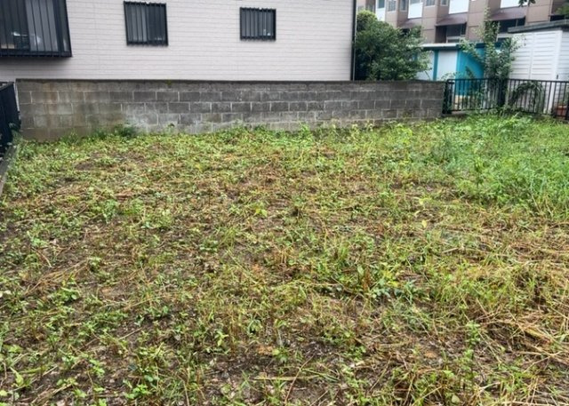 【外観】 | 土地を買う際、住む地域の自治体や福祉の補助制度にも注目してみましょう。子供や老人の医療補助やゴミ出しのルールなど、自治体によってルールに大きな違いがあるため、暮らしやすい土地で判断するとよいでしょう。