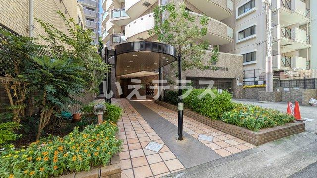 サンビルダー北野弐番館のエントランス