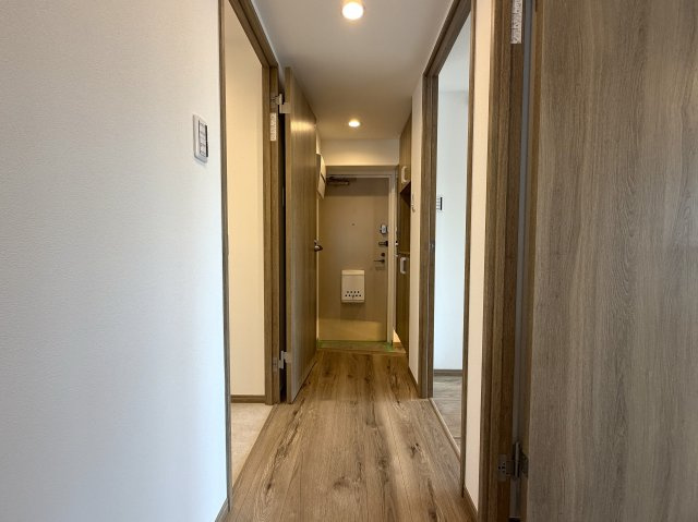 造作棚が美しい、、、ライティングでも魅せる駅４分の好立地。東南角部屋と言うコトもあって、陽当りに風抜けも抜群！夜はまた雰囲気も違うんだろうなぁ～って勝手に想像しちゃう『扶桑ハイツ南太田』リノベーションの内装|きれいな内装です