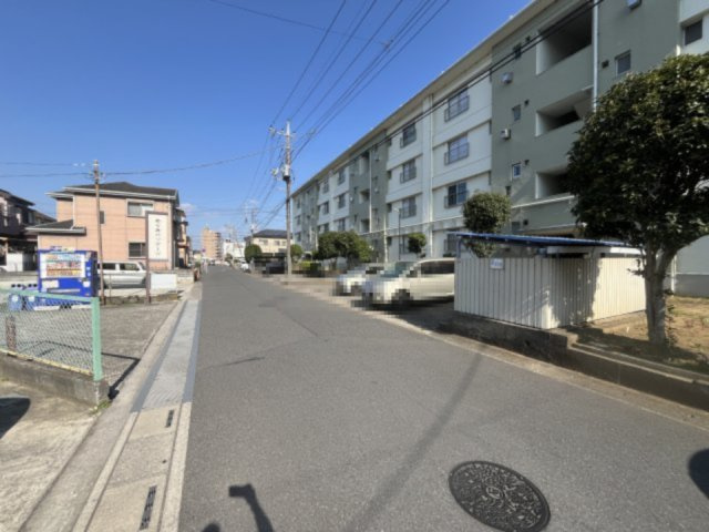 南平野住宅11号棟の駐車場|駐車場です