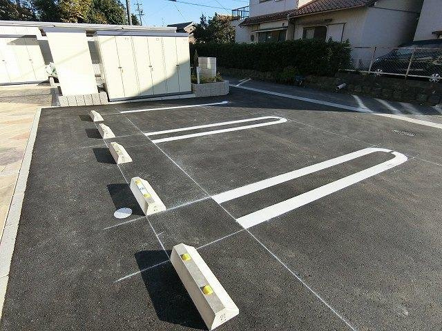 メゾン・リベルテＢの駐車場