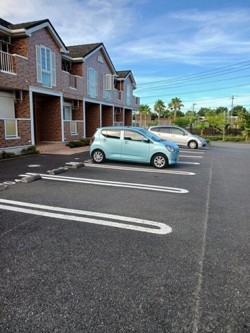 【駐車場】 | エピナールＢ | 駐車場があるので、車を買う予定の方も安心です
