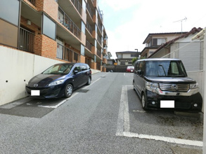 【駐車場】
