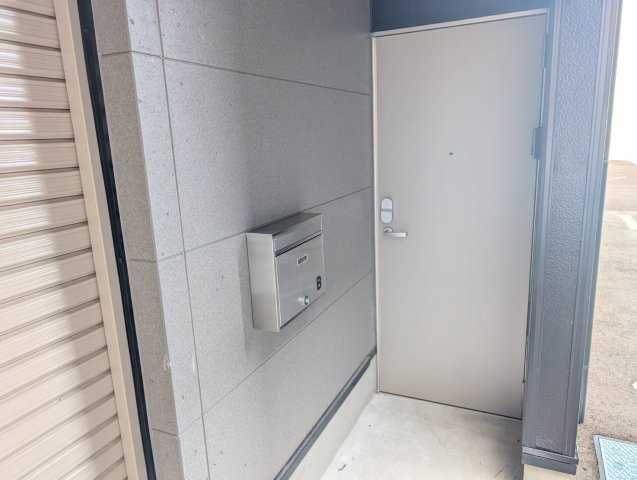 R-Garage助信のエントランス