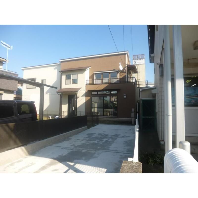 鵠沼石上貸家の駐車場