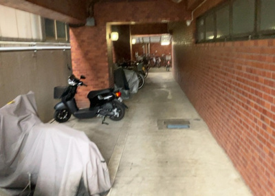 【駐輪場】 | サンコーポ八王子 | 敷地内には自転車用の駐輪場（月額125円）とバイク置場（月額250円）が確保されています。西八王子駅や八王子駅方面への自転車でのアクセスもスムーズ。日常の移動手段が増えて大変便利な設備です。