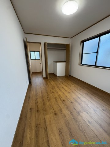 藤沢市遠藤　中古戸建の洋室