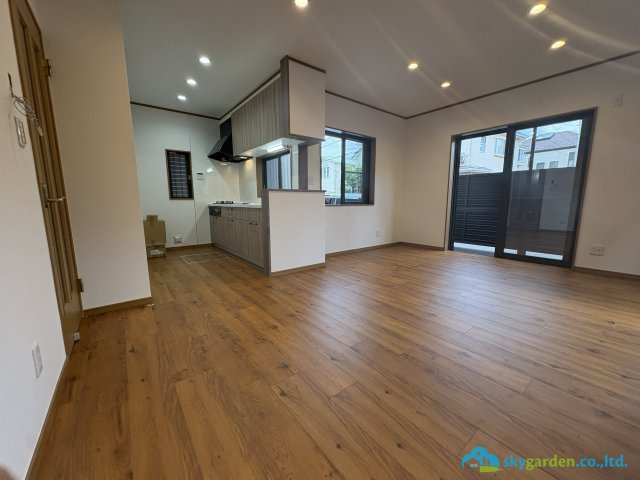 藤沢市遠藤　中古戸建の居間・リビング