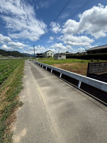 朝倉郡筑前町依井字倉園屋敷　の前面道路含む現地写真