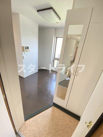 大阪市淀川区木川東４丁目の賃貸マンションの玄関