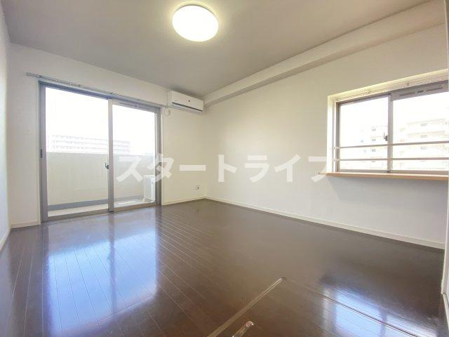 大阪市淀川区木川東４丁目の賃貸マンションの居間・リビング
