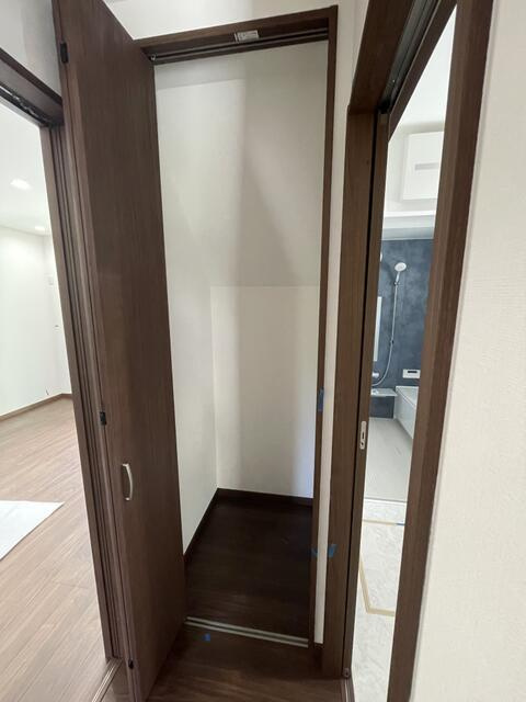 岡山市北区津島西坂２丁目の中古一戸建の玄関