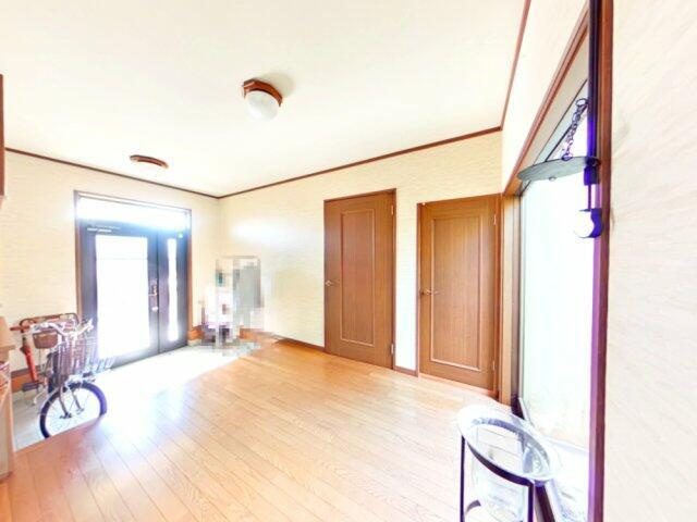 岡山市北区高松原古才の中古一戸建の居間・リビング|・玄関ホール