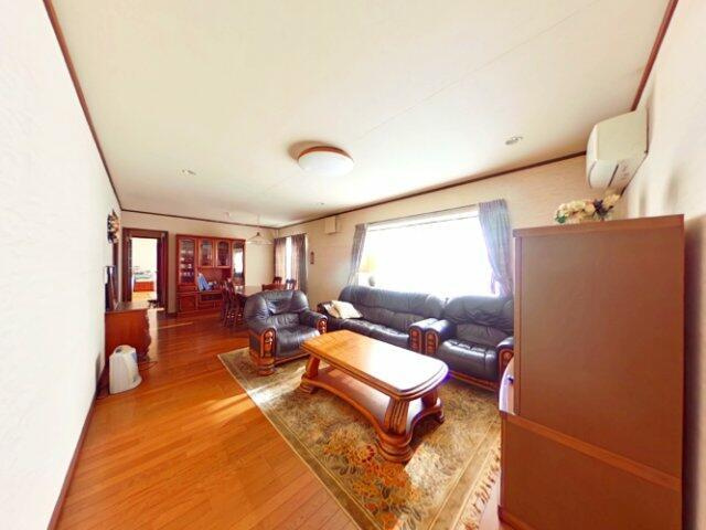 岡山市北区高松原古才の中古一戸建の内装|・リビングダイニング1 日当た…