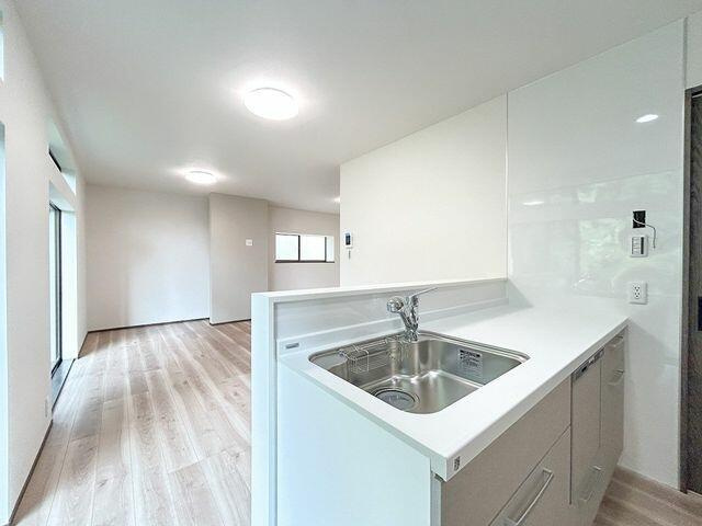 岡山市北区佐山の中古一戸建のキッチン|【リフォーム済】リビングの様…