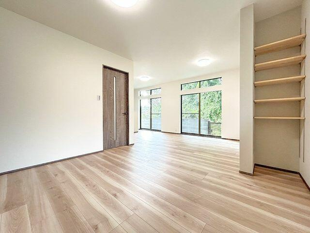 岡山市北区佐山の中古一戸建の洋室|【リフォーム済】リビングのお…