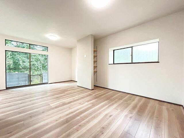 岡山市北区佐山の中古一戸建の洋室|【リフォーム済】リビング別角…