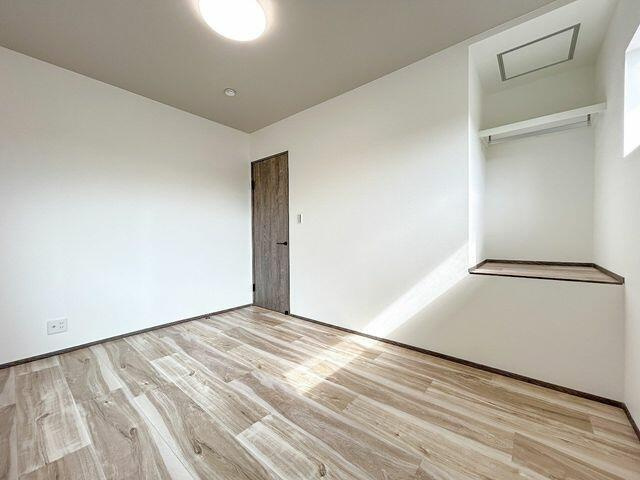 岡山市北区佐山の中古一戸建の洋室|【リフォーム済】２階６帖洋室…