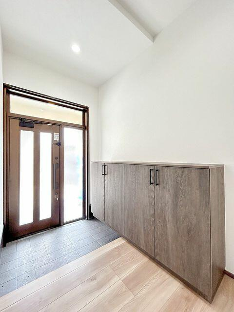 岡山市北区佐山の中古一戸建のその他|【リフォーム済】玄関の別角度…