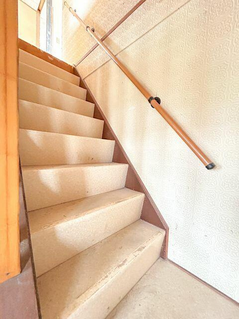 岡山市北区佐山の中古一戸建のその他|【リフォーム中】階段となりま…