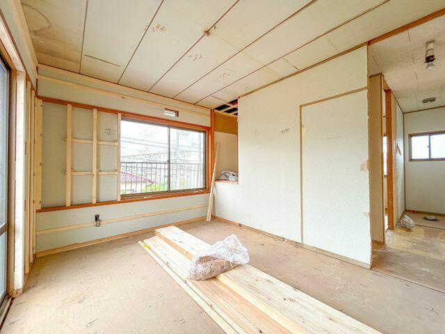 岡山市北区佐山の中古一戸建の和室|【リフォーム中】２階南西の約…