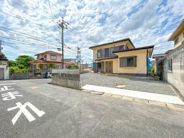 岡山市北区佐山の中古一戸建の駐車場|【駐車場】リフォーム中の駐車…