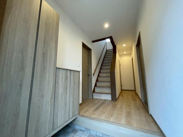 岡山市北区小山の中古一戸建の玄関