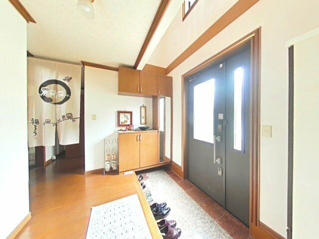 岡山市北区久米の中古一戸建のその他|・玄関 収納力もある開放的な…