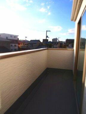 岡山市北区奥田１丁目の新築一戸建のバルコニー|洗濯物も干せるバルコニー。