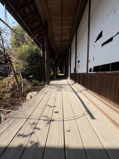 岡山市北区足守の中古一戸建の前面道路含む現地写真