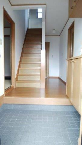 岡山市北区門前の中古一戸建の玄関