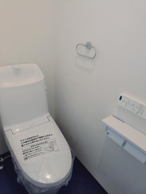 岡山市北区万成西町の新築一戸建のトイレ