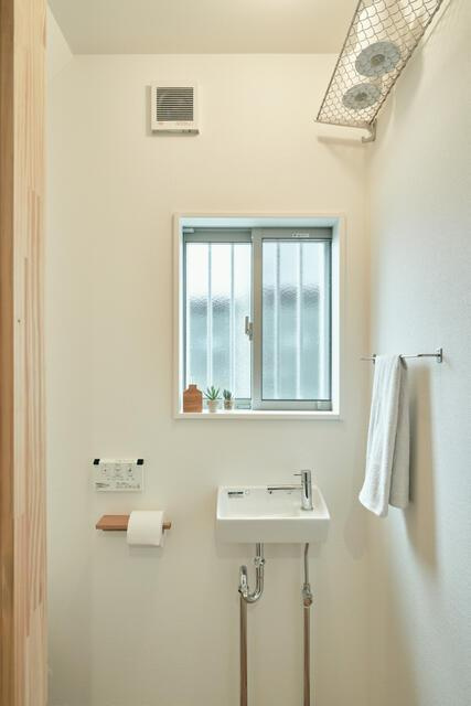 岡山市北区平田の中古一戸建のその他|トイレットペーパーを置く棚ま…