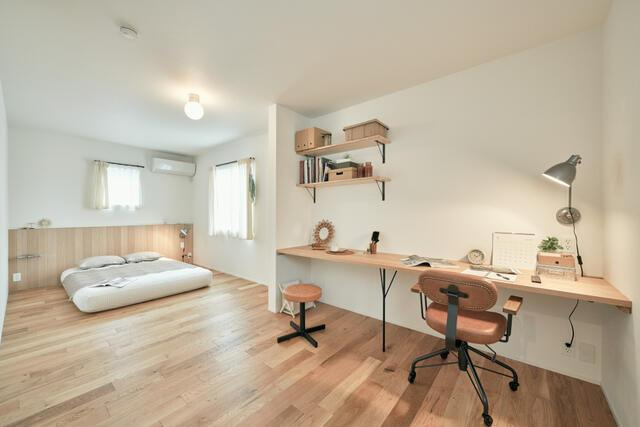 岡山市北区平田の中古一戸建の居間・リビング|主寝室は１１．０帖の広さです…