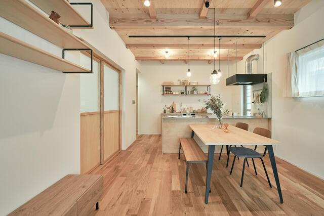 岡山市北区平田の中古一戸建の居間・リビング|内観・インテリアがとても可愛…