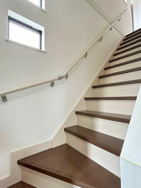 岡山市北区花尻ききょう町の中古一戸建の内装|【階段】階段のお写真です。手…