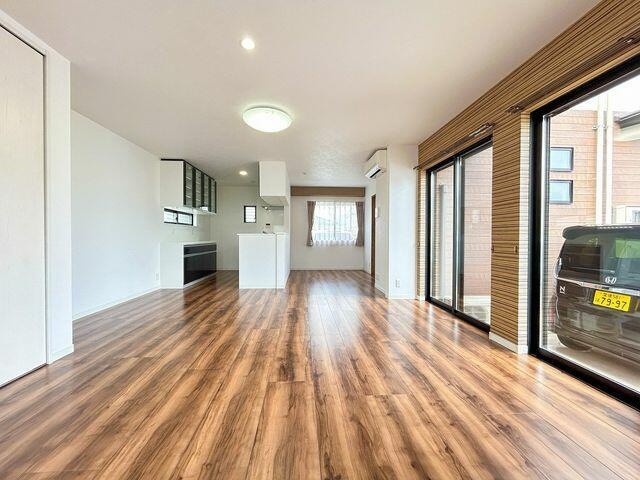 岡山市北区花尻ききょう町の中古一戸建の居間・リビング|【リビング】リビング別角度か…