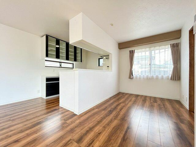 岡山市北区花尻ききょう町の中古一戸建の洋室|【リビング】リビング側から見…
