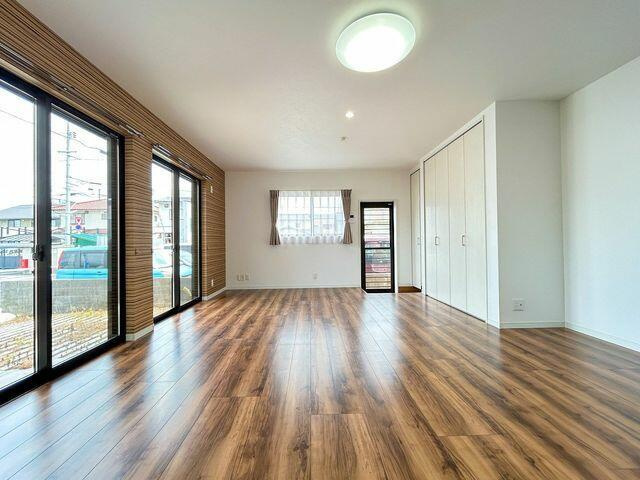 岡山市北区花尻ききょう町の中古一戸建の居間・リビング|【リビング】リビング別角度か…