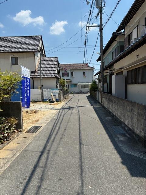 岡山市北区庭瀬の新築一戸建の前面道路含む現地写真|（1号棟）