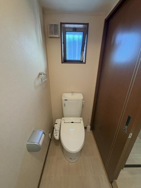 岡山市北区西之町の中古一戸建のトイレ