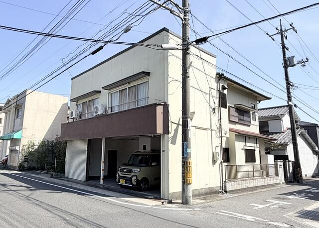 岡山市北区西崎１丁目の中古一戸建の前面道路含む現地写真