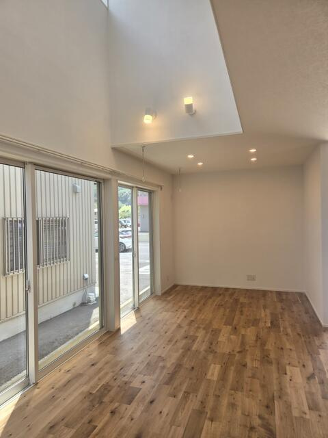 岡山市北区西辛川の中古一戸建のその他|天井まで広がる吹抜けが、圧倒…