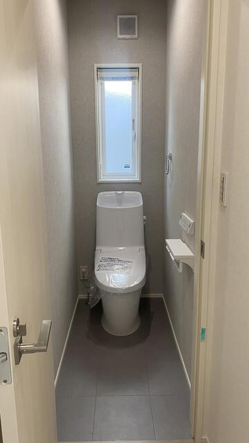 岡山市北区楢津の新築一戸建のトイレ