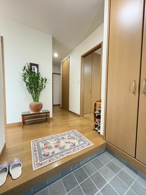 岡山市北区富原の中古一戸建の玄関